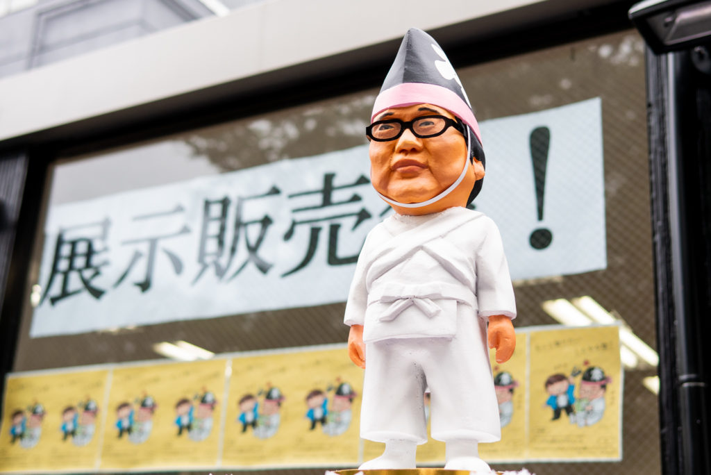 六角精児さんのフィギュア。