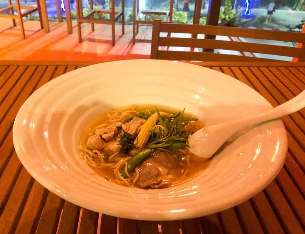 パヤタ・「ギョギョギョ」の塩ラーメン